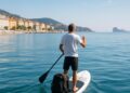 En paddle depuis Nice, il se rend à Rome pour aborder la pollution avec le Pape.
