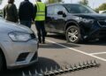 Des véhicules ont subi des dommages : une herse dans ce parking a causé des accidents.