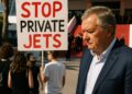 Jacques Legros dénonce l'usage des jets privés au festival de Cannes.