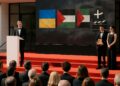 Cérémonie d'ouverture du 79e Festival de Cannes : hommage aux nations en souffrance et distinction pour un cinéaste.