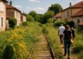 Un village gersois souffre de la végétation négligée des anciennes voies ferrées.