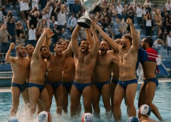 Le Cercle des Nageurs de Marseille remporte le titre européen de water-polo en Croatie, une victoire d'autant plus belle face à l'adversité.