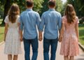 Deux couples de jumeaux unis par des prénoms et des robes similaires