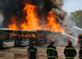 Incendie majeur près de Montpellier : 17 bus détruits, enquête en cours.