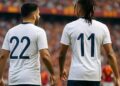 Rayan Cherki et Michael Olise, futurs N°10 de l'équipe de France, en vedette en Turquie ce vendredi.
