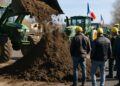 Agriculteurs en colère : action de la CR 47 à Agen contre le GNR et l'État.