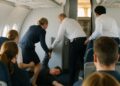 Un passager perturbé essaie d'accéder au cockpit en vol et meurt.